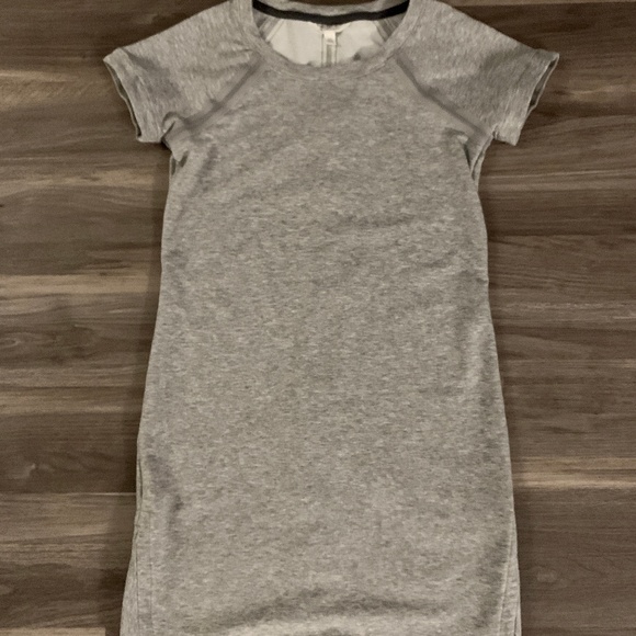 Athleta Gray Short Sleeved Shift Dress, Size XS